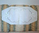 Napron/ Centru de masa Vintage din In cu broderie manuala florala.