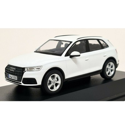 Macheta auto Audi Q5 2017 alb ibis, 1:43 Spark Dealer edition foto