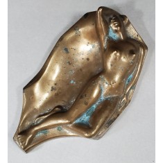Scrumiera din bronz decorata cu nud culcat, Secol 20