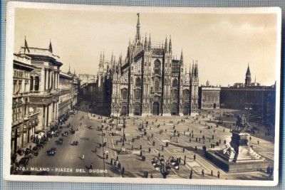 AX 310 CP VECHE -MILANO - PIAZZA DEL DUOMO - ANIMATIE-MASINI DE EPOCA foto