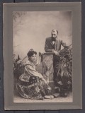 Fotografie pe carton - Domn si doamna in studio - Atelier anonim Bucuresti