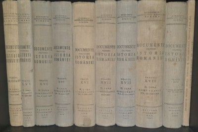 Documente Privind Istoria Romaniei, B. Tara Romaneasca Veacul al XIII-lea, XIV, XV, XV, XII 1247-1625 (toate volumele) + indicele total 11 volume foto