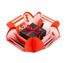 Exploding Box, cutie in cutie, cu 8 mesaje/poze, personalizata, cutia principala rosie cu alb &amp;amp;#8211; YODB1917 foto