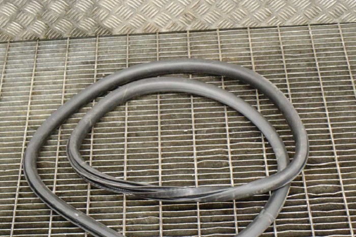 Garnitura ușă st&acirc;nga spate VOLVO V40 Hatchback 2016 OEM: 31457616 | 10948598