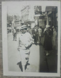 Doamna pe strada, 1934, multe reclame// Foto Romania interbelica