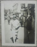 Doamna pe strada, 1934, multe reclame// Foto Romania interbelica