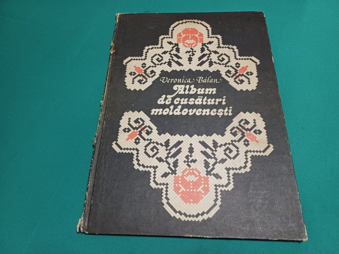 ALBUM DE CUSĂTURI MOLDOVENEȘTI * ZONA ETNOGRAFICĂ B&Icirc;RLAD *VERONICA BĂLAN / 1982 * 600