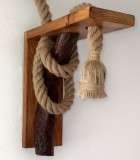Cumpara ieftin Aplica de perete rustica - din lemn masiv si franghie groasa de iuta, realizata manual, cod aac0400