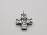 Pandantiv cruce din argint cu zirconii #2942