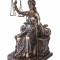 Justitia sezand - statueta din rasini cu un strat ceramic WU75268A4