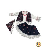 Cumpara ieftin Costum raditional fetite - model alb cu negru
