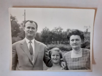 Fotografie dimensiune CP cu părinți și fiică foto