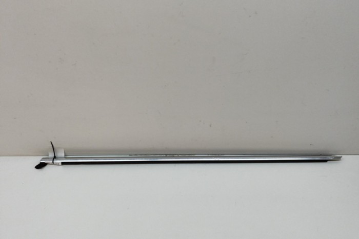 Chedar geam ușă st&acirc;nga spate VW PASSAT B8 3G2 2018 OEM: 3G5839475M 22269683