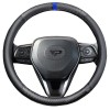 Husa volan Panda, tip fibra carbon, cu insertii piele ecologica perforata, negru cu detaliu albastru, 38 cm Automobile ProTravel