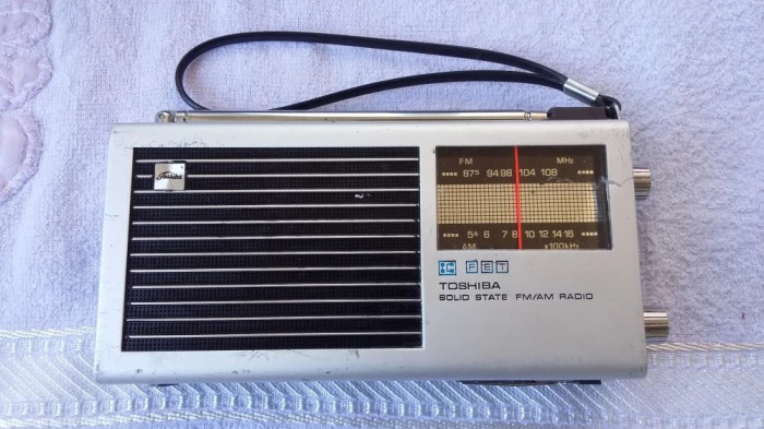 RADIO TOSHIBA IC-70 FUNCTIONEAZA , RADIO TRANZISTORIZAT SI FOARTE RAR ANUL 1969