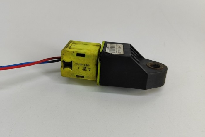 Senzor de impact st&acirc;nga față HYUNDAI i40 CW VF 2015 OEM: 95920-3Z100 28514653
