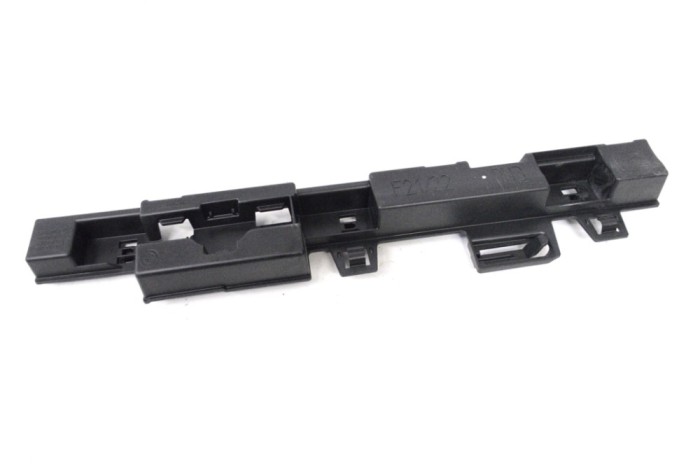 Suport prag lateral st&acirc;nga față BMW 2 Coupe F22, F87 2015 OEM: 7268076 17064031