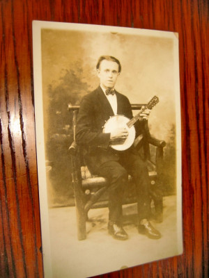 B23-Cantaret la mandolina-carte postala veche 1934. foto