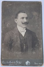 Fotografie de epoca, tip CDV, barbat elegant, Kn&ouml;pfler Gyula &eacute;s T&aacute;rsa