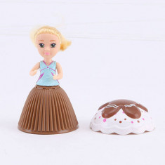 Mini papusica briosa HASCHEL HOLDINGS Cupcake Surprise Adalyn foto