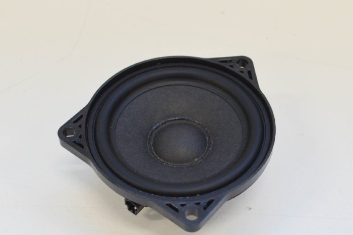 Difuzor ușă dreapta spate TESLA MODEL 3 2018 OEM: 1079742-00-A 10879399