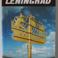 LENINGRAD , GUIDE - PHOTO , par Y. ROST , photographies V. IAKOBSON , 1981