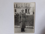 Fotografie cca 6/9 cm cu bărbat cu căciulă din Rom&acirc;nia &icirc;n 1949