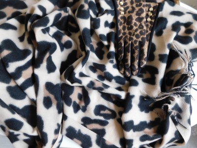 Esarfa noua , animal print , superba, manusi noi asortate foto