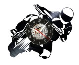 Ceas de Perete Motocicleta / Motociclist in Viteza, Design Silueta Pilot Curse, Decoratiune Artizanala din Disc Vinil Reciclat