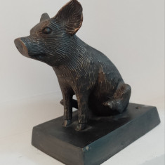 Sculptura din bronz porc șezând pe soclu ,piesa colectie,h 29 cm , lungime 18 cm