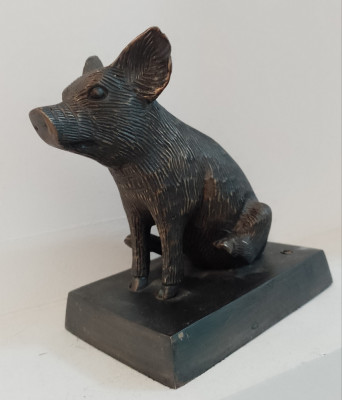 Sculptura din bronz porc șez&amp;acirc;nd pe soclu ,piesa colectie,h 29 cm , lungime 18 cm foto