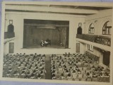 Carte postala, Scoala Centrala de Fete din Bucuresti. Sala de serbari in timpul unui examen de pian, perioada interbelica