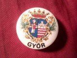 Insigna Ungaria - Oras Gyor - Stema orasului , d= 2,6cm