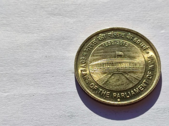 527. Moneda India 5 rupees 2010 60 Years of the Parliament in India)