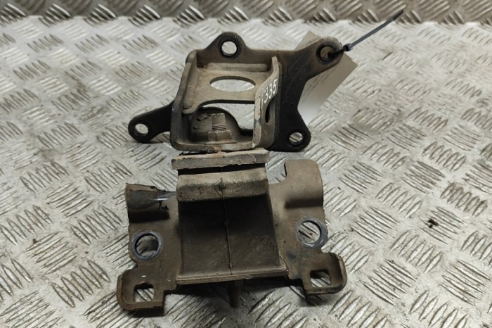 Suport motor st&acirc;nga NISSAN NP300 NAVARA Pick-up D23 2017 OEM: 11233-4JA0A,11220-4KJ0B | 30484415