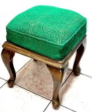 Taburet vintage cu picioare cabriole din nuc