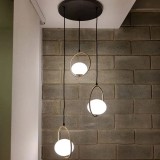 Cumpara ieftin Lustra 3 Cercuri Aurii cu Globuri Sticla Alba E27, Cablu Reglabil 1m, Design Modern - Perfect Living, Dormitor