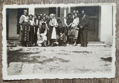 Tarani in port langa o troita// fotografie, Romania anii &amp;#039;40 foto