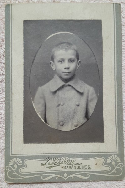 Fotografie pe carton, baietel, inceput de secol XX