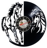 Ceas de perete decorativ realizat din disc de vinil, Model Cai Salbatici si Coama in Alergare, Design Contrast Yin si Yang, Negru, 30 cm