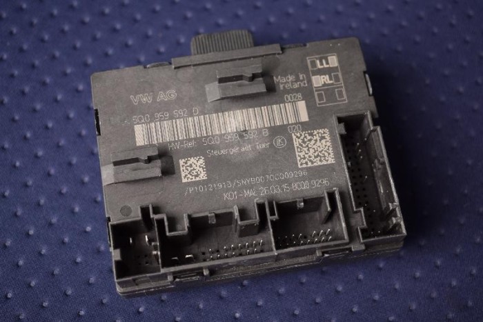 Modul de control ușă st&acirc;nga față VW PASSAT Variant B8 3G5 2015 OEM: 5Q0959592B 2409502