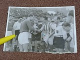 Foto (de colectie) fotbal - Inaintea unui meci de fotbal ION LUNGU (LOCOMOTIVA BUCURESTI - RAPID)