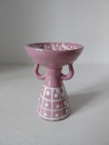 Suport de lumanare, ceramic, facut manual, ceramic art, in forma de femeie ce poarta un cos pe cap, 9cm inaltime, roz si alb