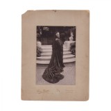 Regina Elisabeta &icirc;n doliu, fotografie de mari dimensiuni, atelier F. Mandy, cu semnătură