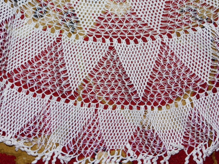 Fata de masa vintage , interbelica ,fir matase , lucru manual in totalitate