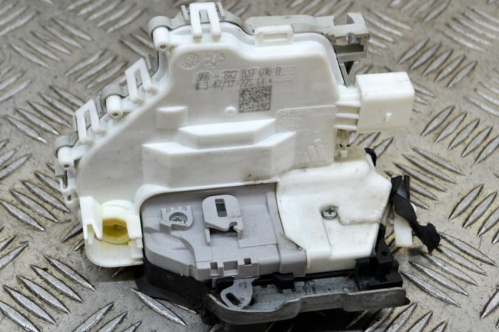 &Icirc;ncuietoare ușă dreapta față AUDI A4 8W2, B9 2018 OEM: 8X2837016B 13489507
