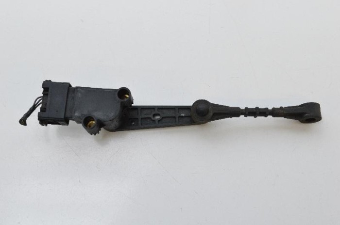 Senzor de nivel &icirc;nălțime st&acirc;nga față LAND ROVER DISCOVERY IV L319 2015 OEM: AH23-3C097-AC | 2058805