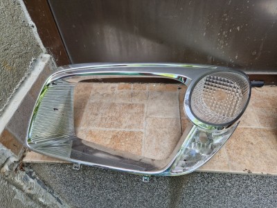 Ramă far st&amp;acirc;nga Toyota Rav 4 2005 foto