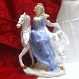 BIBELOU PORTELAN PMI BAVARIA MANUAFACTURA PORTELAN IN EDITIE LIMITATA LADY FIONA PE CAL ALB 39 CM