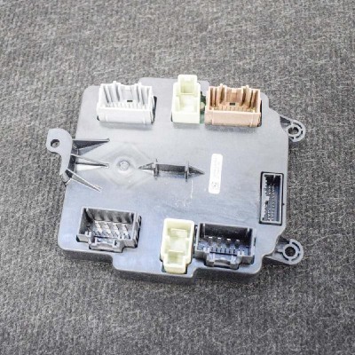 Modul de control ușă st&amp;acirc;nga spate TESLA MODEL X 2018 OEM: 1062056-10-B 10038521 foto